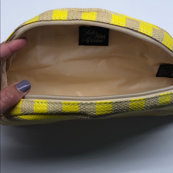 Raffia clutch purse (available in pink or yellow) - Picture 6 of 8